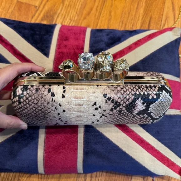 Elegant Snake Print Clutch - Picture 4 of 4